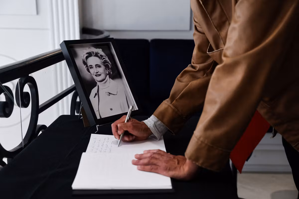 Muerte de Bernadette Chirac, marcha blanca por Lyhanna, toma de SFR... Las cinco noticias del fin de semana
