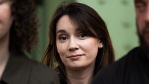 “No hay intervención” del Estado en el permiso de residencia de Xenia Fedorova, voz del Kremlin en CNews, según Laurent Nuñez