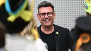 Reino Unido: El laborista Andy Burnham es elegido fácilmente diputado y está en condiciones de desafiar a Starmer