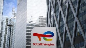 TotalEnergies ordenada por los tribunales a tener en cuenta las emisiones de carbono de sus clientes