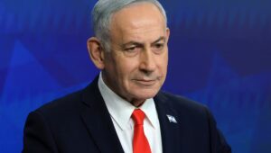 “¿Eres gay?” “No, soy Bibiste”: Netanyahu lanza su campaña con un vídeo donde retrata a la derecha como víctima
