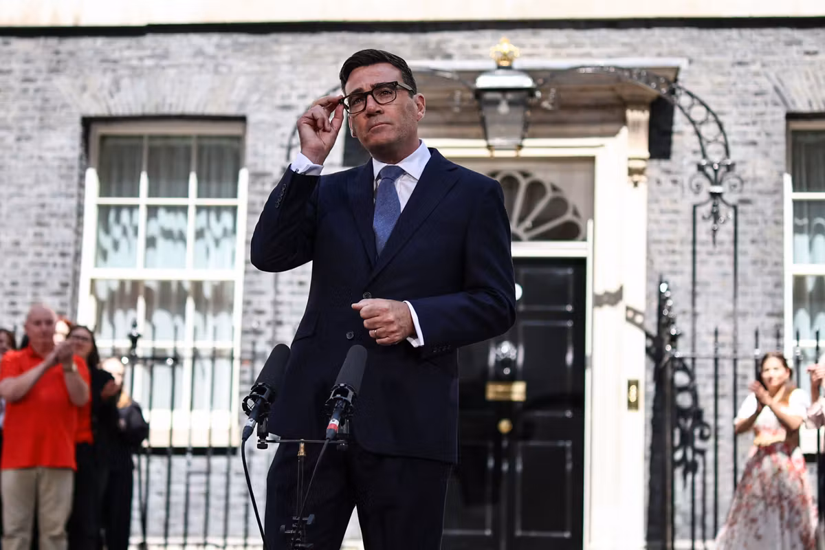 “Andy Burnham es atípico para un político británico”