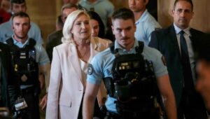 Condena a Marine Le Pen: ¿es posible hacer una campaña presidencial con una pulsera electrónica?