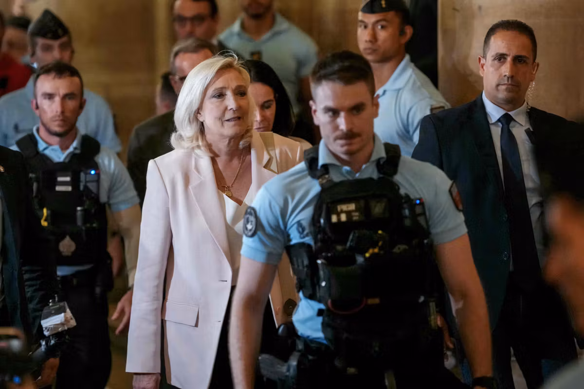 Condena a Marine Le Pen: ¿es posible hacer una campaña presidencial con una pulsera electrónica?