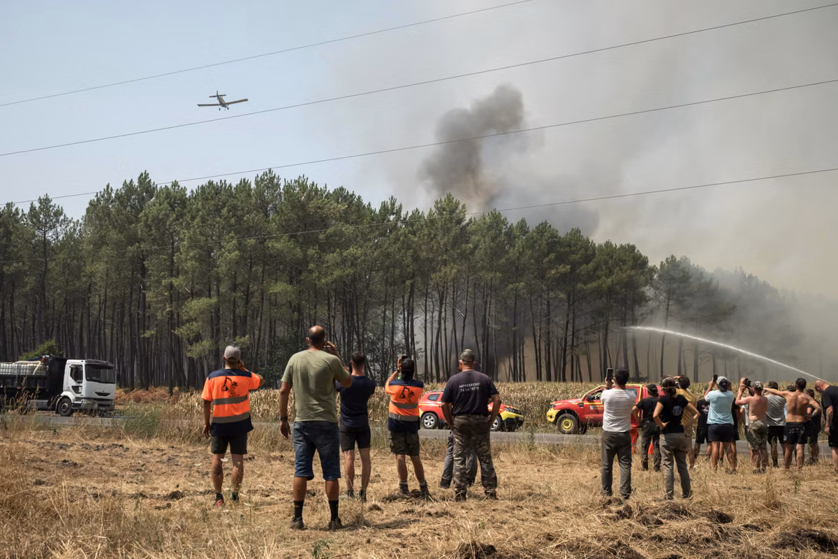 De la chispa al fuego insaciable: la historia de una semana infernal frente a los incendios en el suroeste