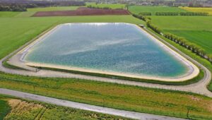 El agua que queremos almacenar a un gran coste sólo riega marginalmente nuestros platos.