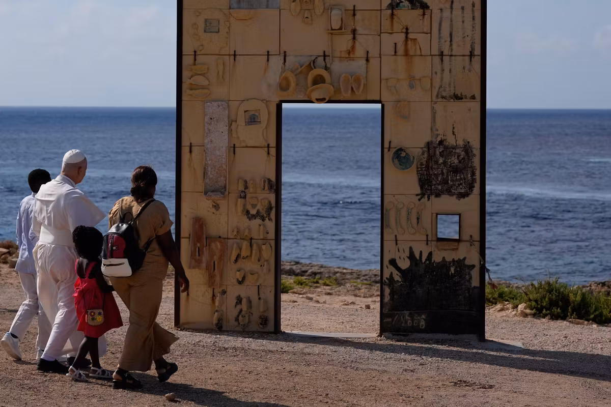 En Lampedusa, el Papa León XIV insta a Europa a proteger mejor a los inmigrantes