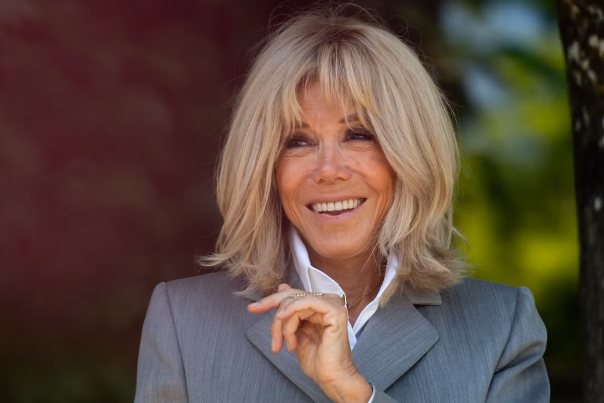 Lo que Brigitte Macron (quizás) pondrá en su maleta este verano