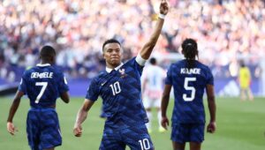 Modelo de Mbappé quemado, pelea en rueda de prensa: boletín de Trump sobre el Mundial