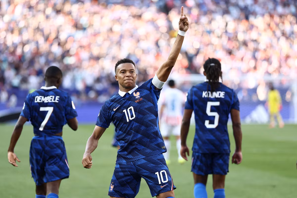 Modelo de Mbappé quemado, pelea en rueda de prensa: boletín de Trump sobre el Mundial