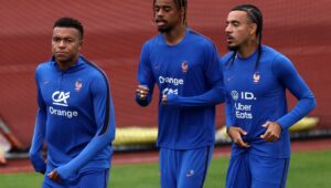 Mundial 2026: la selección francesa viaja en aviones utilizados por ICE para deportar inmigrantes, revela el “Guardian”