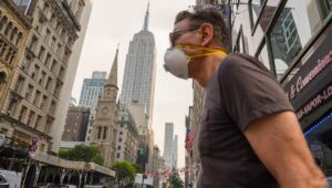 Nueva York quedó sumida en una espesa niebla de humo antes de la final del Mundial