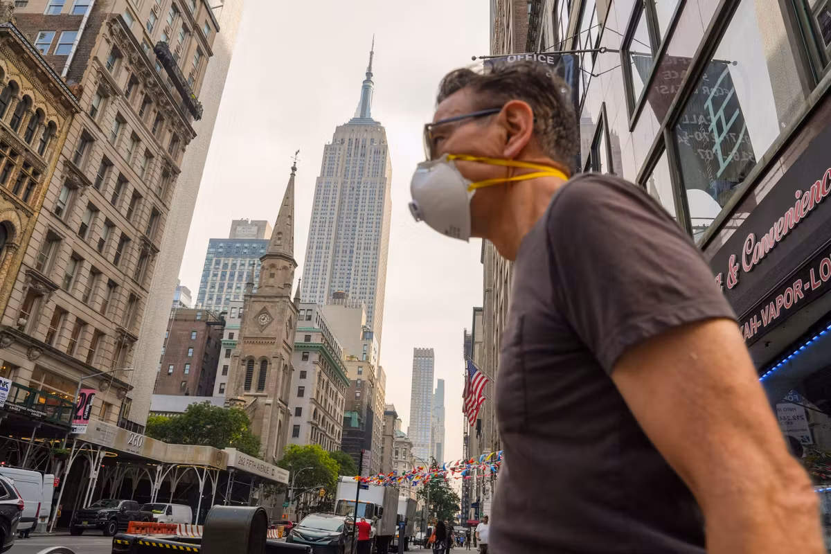 Nueva York quedó sumida en una espesa niebla de humo antes de la final del Mundial