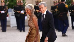 Por qué Bernard Arnault y LVMH están enfadados con “Le Monde”