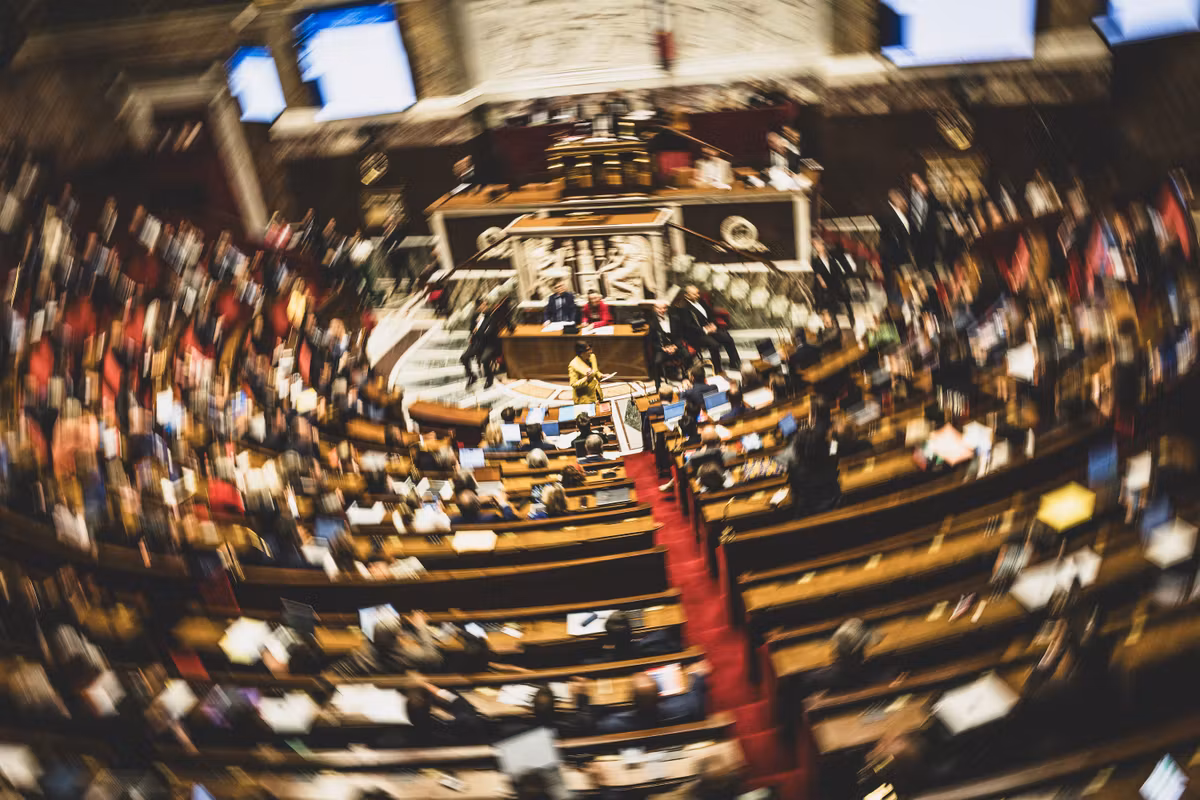 Tensiones y toma de poder en la Asamblea: la historia de una noche de adopción eléctrica de la ley de emergencia agrícola