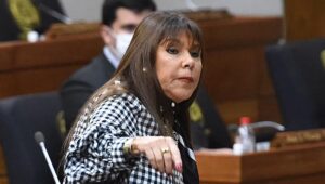 Tras su salida racista hacia Kylian Mbappé, Celeste Amarilla exige disculpas al jugador