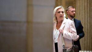 “Una ladrona, una delincuente”: la izquierda critica a Marine Le Pen tras su condena por malversación de fondos públicos