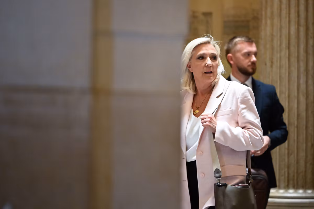 “Una ladrona, una delincuente”: la izquierda critica a Marine Le Pen tras su condena por malversación de fondos públicos