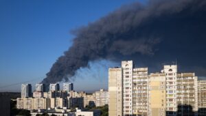 Al menos 37 muertos tras el ataque ruso a un depósito de municiones cerca de Kiev: lo que sabemos