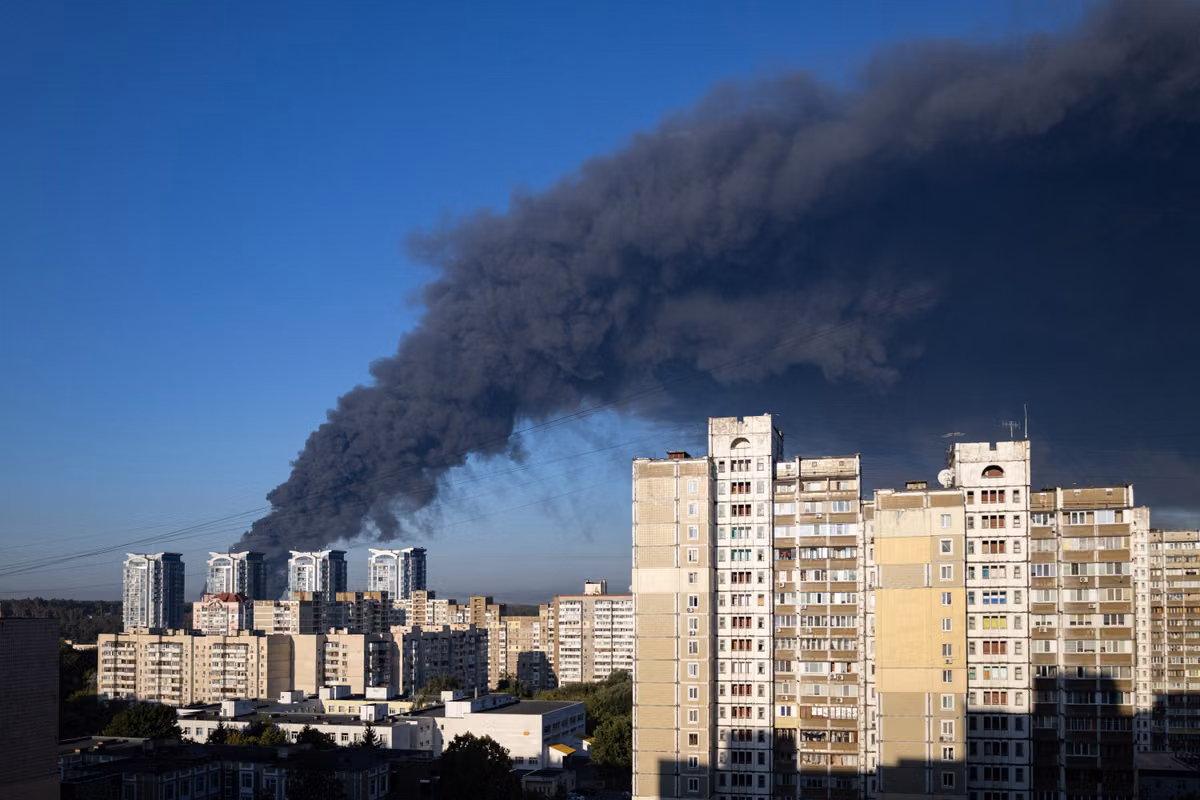 Al menos 37 muertos tras el ataque ruso a un depósito de municiones cerca de Kiev: lo que sabemos
