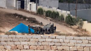 Colonos israelíes asedian una aldea en la ocupada Cisjordania desde hace casi una semana