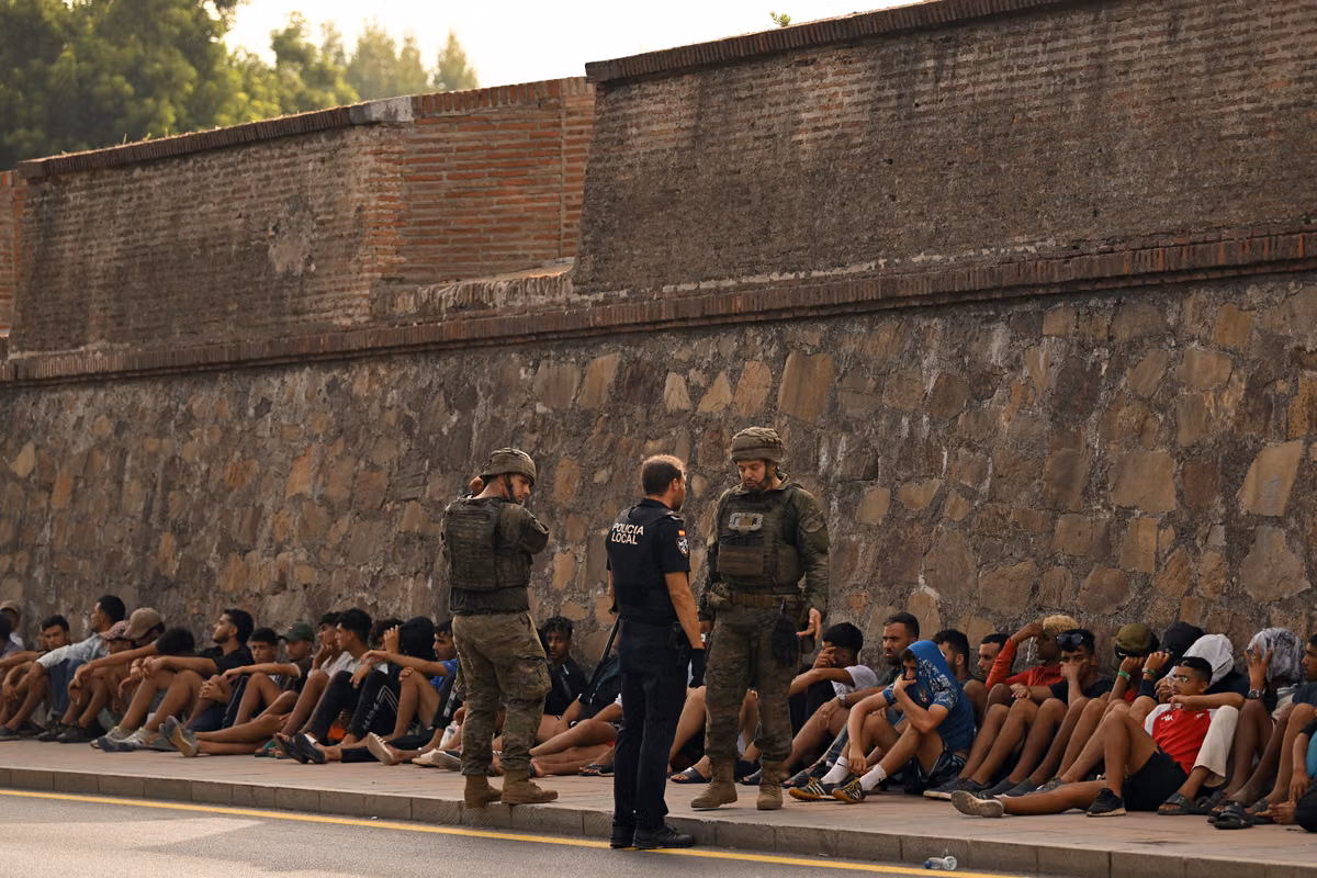 Crisis migratoria sin precedentes en Ceuta: cómo se desata la ultraderecha, entre el vocabulario bélico y la desinformación