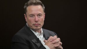 De Macron a Le Pen y Tondelier: cómo Musk entró en el debate público francés, año tras año