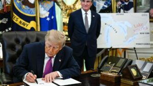 Ebrio de ira contra Canadá, Trump firma una orden ejecutiva para cambiar el nombre del lago Ontario a Lago “de América”