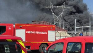 “El olor era terrible”: se produce un incendio en un lugar clasificado Seveso en Mosela, 30.000 residentes confinados temporalmente