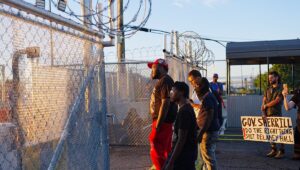 En Estados Unidos, un salvadoreño muere en una polémica prisión para migrantes