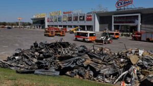 En Ucrania, más de 20 muertos y decenas de heridos en los ataques rusos en Kiev y el centro del país