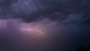 Granizo, ráfagas de viento… Nueve departamentos en alerta naranja por tormentas eléctricas el lunes