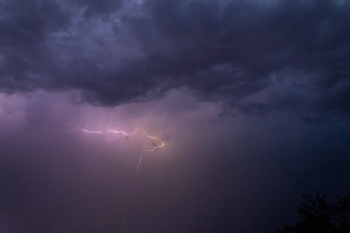 Granizo, ráfagas de viento... Nueve departamentos en alerta naranja por tormentas eléctricas el lunes
