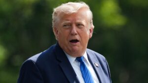 Guerra en Oriente Medio: Trump amenaza con golpear “muy duro” a Irán antes de dar marcha atrás