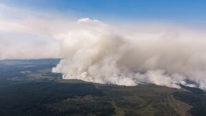 Incendio gigante en Bélgica, piratería fiscal, pensiones, Kiev bajo ataques rusos… Cinco cosas para recordar del fin de semana