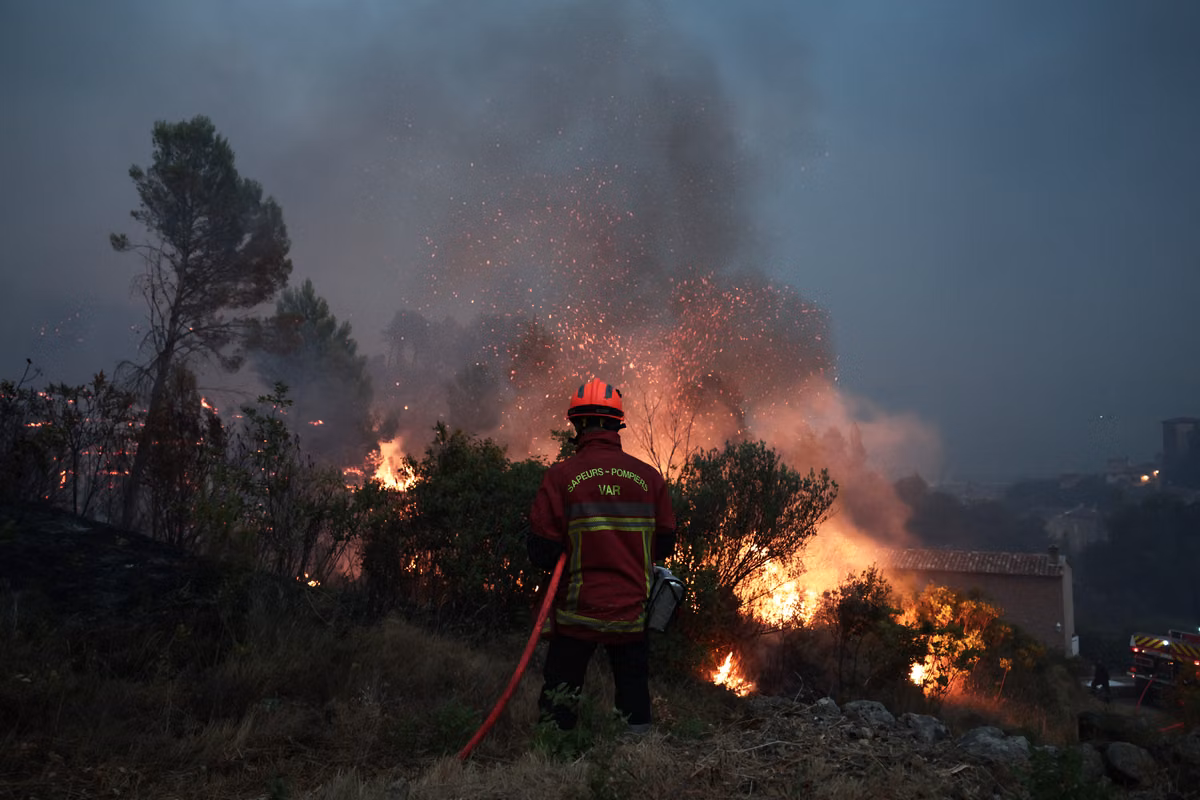 Incendios: el megaincendio en Gironda ya está “solucionado”, no se propaga en el Var