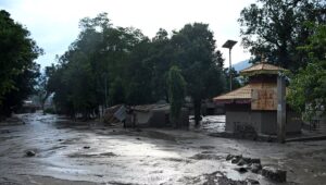 Inundaciones en la frontera entre Nepal y Tíbet: al menos 160 muertos y centenares de desaparecidos