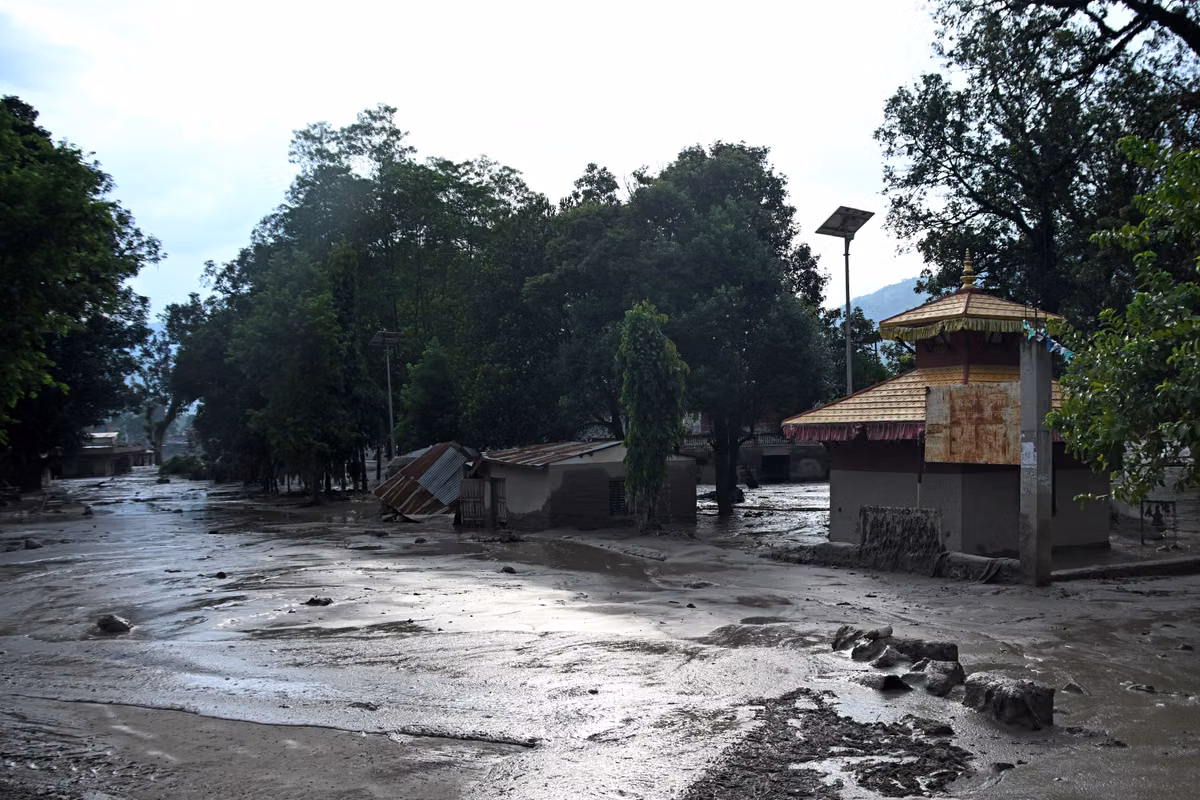 Inundaciones en la frontera entre Nepal y Tíbet: al menos 160 muertos y centenares de desaparecidos