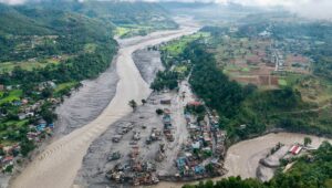 Inundaciones mortales en Nepal: los esfuerzos de socorro bajo la amenaza de nuevas inundaciones, el número de víctimas sigue aumentando