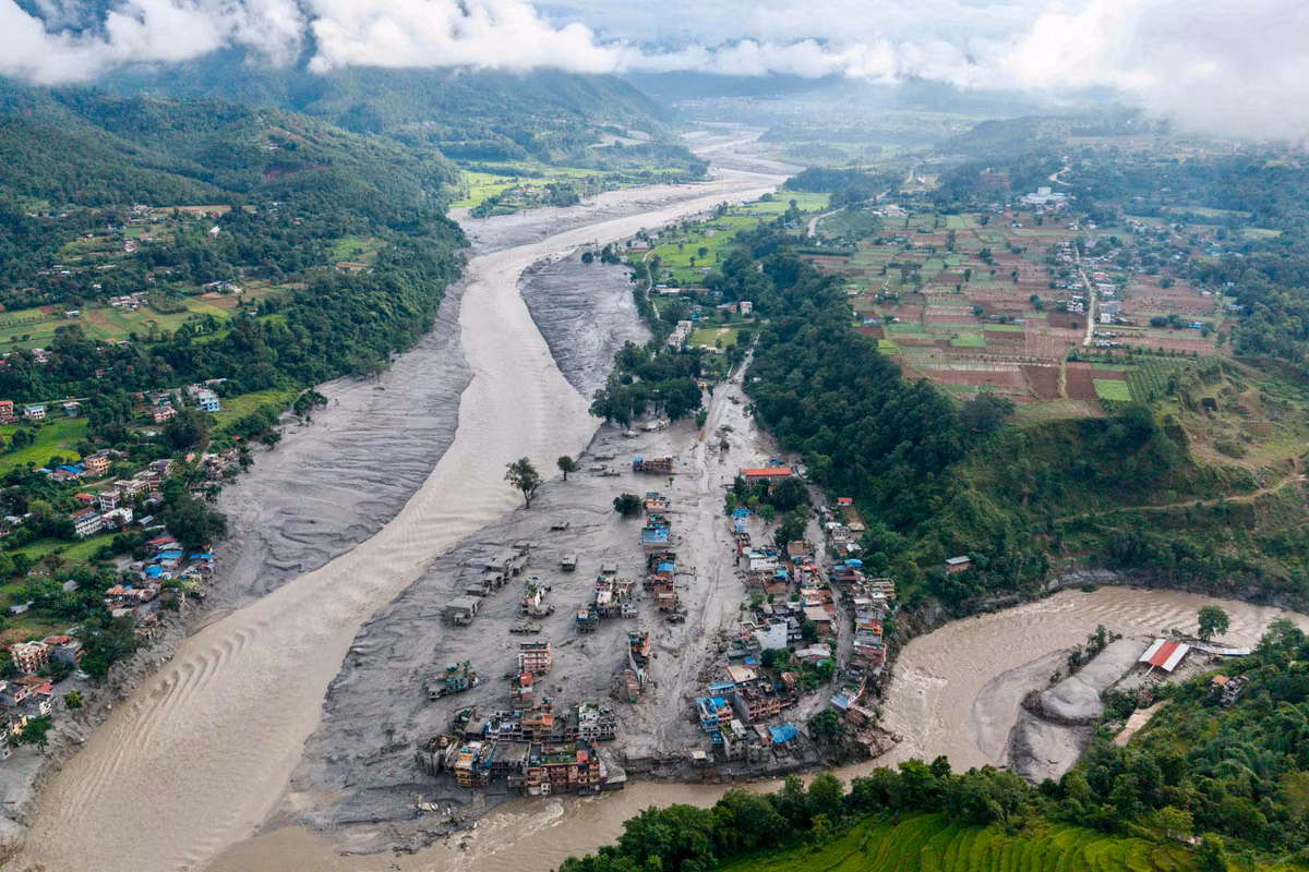 Inundaciones mortales en Nepal: los esfuerzos de socorro bajo la amenaza de nuevas inundaciones, el número de víctimas sigue aumentando