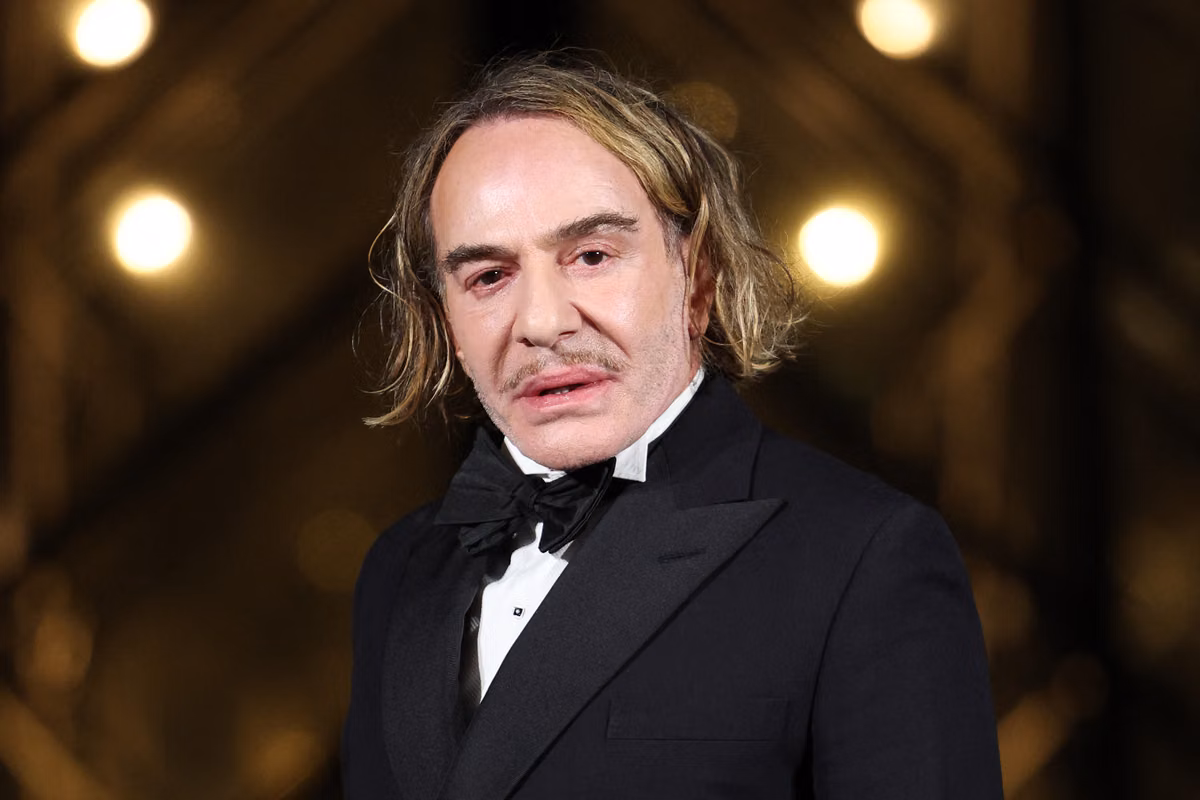 John Galliano finalmente cancela su retrospectiva en el Met, atrapado en sus comentarios antisemitas
