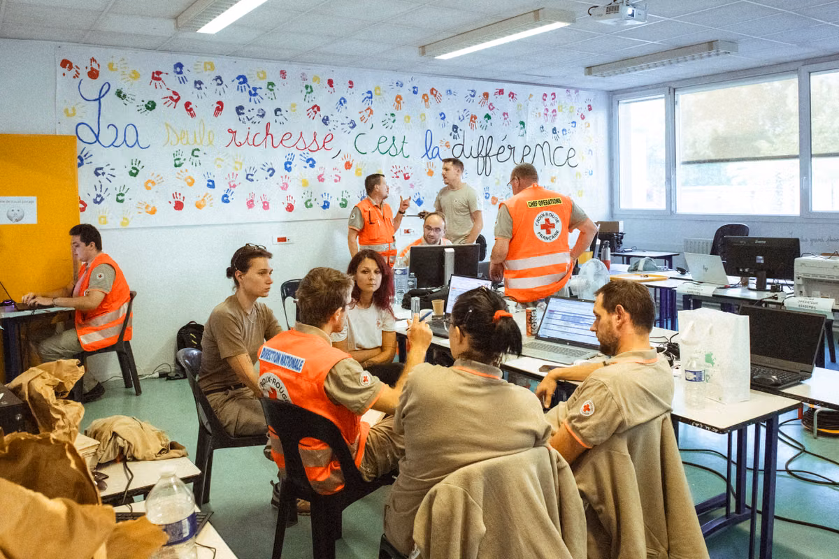 “Lo más difícil es conseguir tranquilizar a los evacuados”: en Gironda, en la retaguardia de los socorristas voluntarios