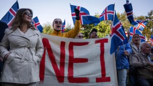 Los islandeses dicen “no” a la UE en un referéndum, con un cambio en el voto juvenil