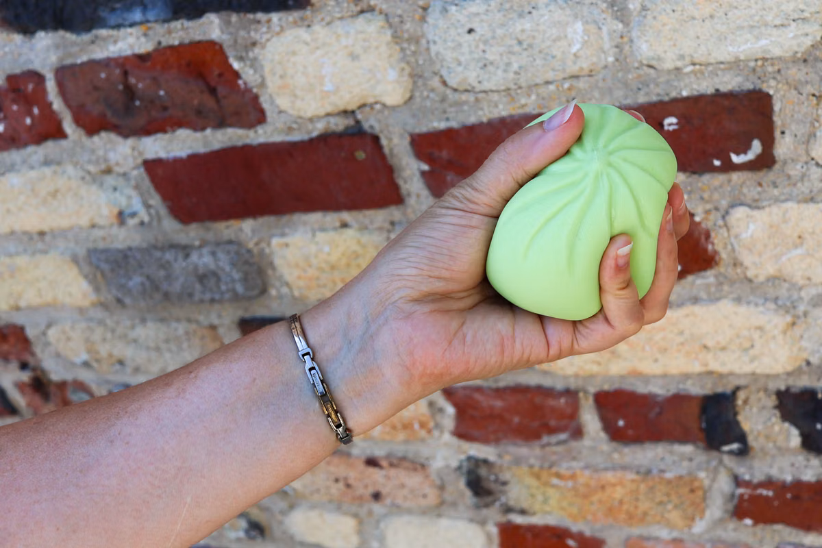 Niño quemado por un juguete “Squishy”: una investigación abierta