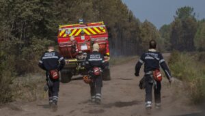 Nuevo incendio en las Landas: más de 500 personas evacuadas y desplegado un helicóptero bombardero australiano