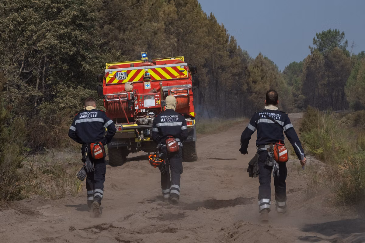 Nuevo incendio en las Landas: más de 500 personas evacuadas y desplegado un helicóptero bombardero australiano