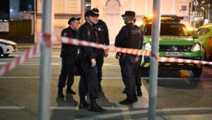 Tres muertos y 21 heridos en el atentado con bomba en un café de Moscú