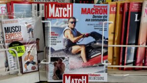 “¿Has visto mi gran moto de agua lo rápido que va?” : fotos de Macron de vacaciones objeto de burla por parte de la izquierda