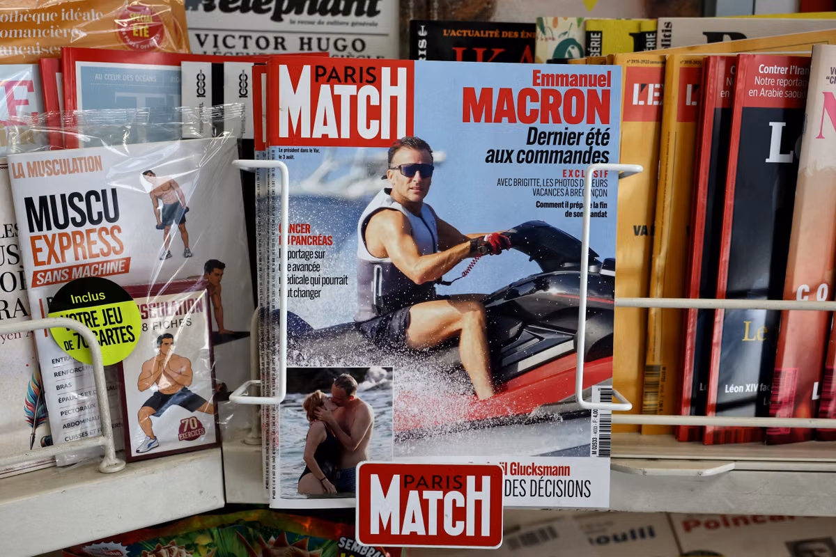 “¿Has visto mi gran moto de agua lo rápido que va?” : fotos de Macron de vacaciones objeto de burla por parte de la izquierda