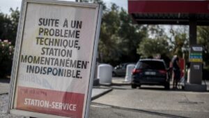 Aumento del precio del combustible, descontento social… La semana decisiva de Sébastien Lecornu y Emmanuel Macron